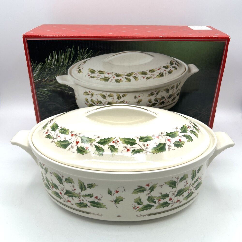 VTG Royal Limited Holly Holiday 2.2 QT Covered Casserole Dish W/Lid Japan Boxed